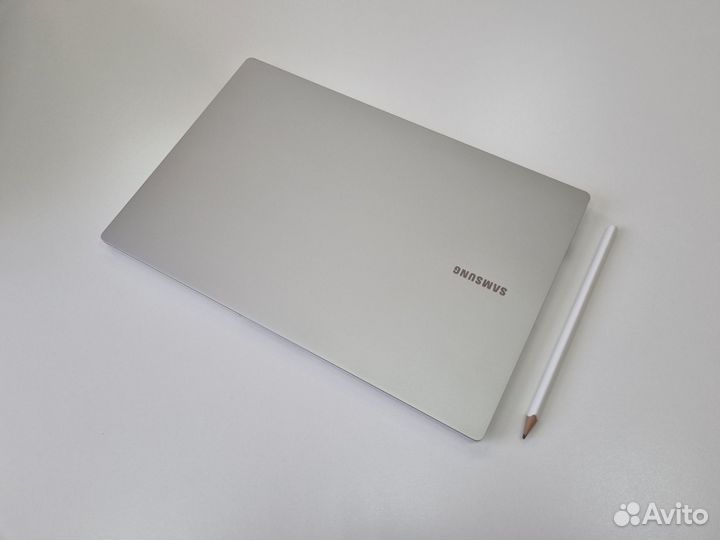 Samsung galaxy book pro i5 evo 8/512 ips Amoled