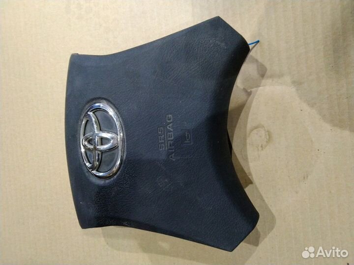 Подушка безопасности Toyota Hilux 2014год