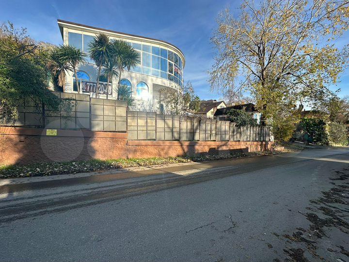 Дом 358,3 м² на участке 6 сот.