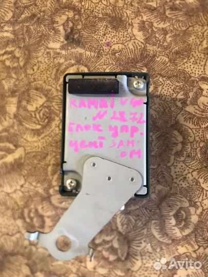 Блок управления центральным замком Toyota Camry