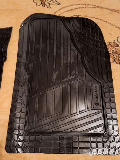 Автомобильные коврики резиновые