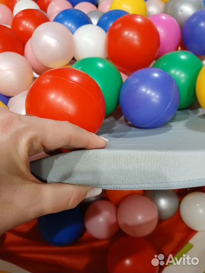 Сухой бассейн с шариками