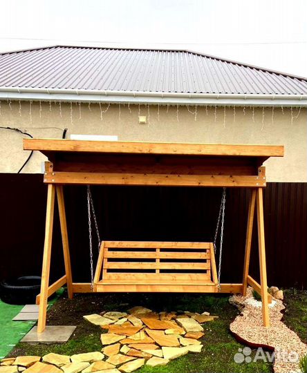 Садовая качеля деревянная