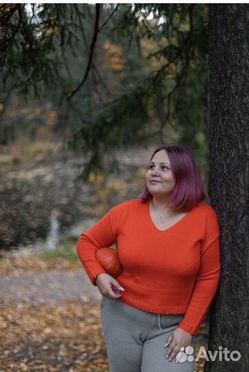 Свитер яркий