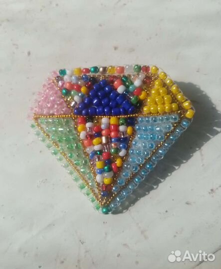 Брошь из бисера ручная работа