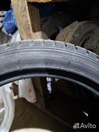 RoadX RX Frost WH12 225/45 R18