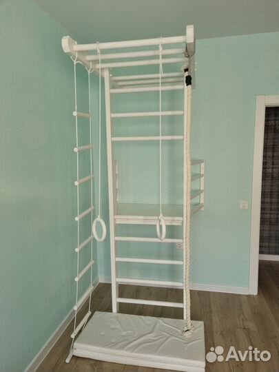 Деревянная шведская стенка с балконом