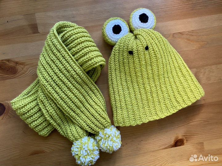 Шапка-лягушка и шарф