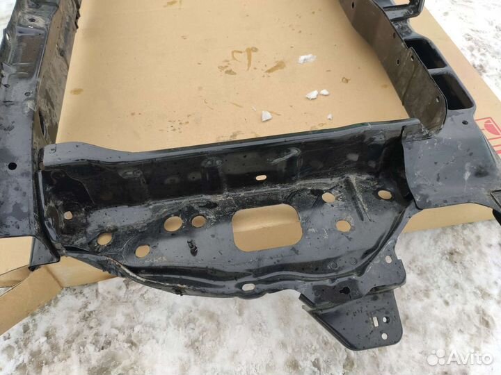 Рамка радиатора Hyundai Solaris 2