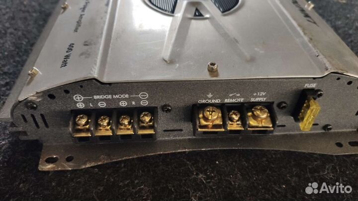 Сабвуфер и усилитель в автомобиль