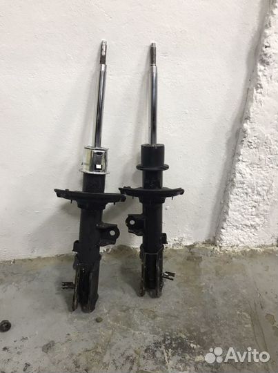 Hyundai solaris стойка амортизатора