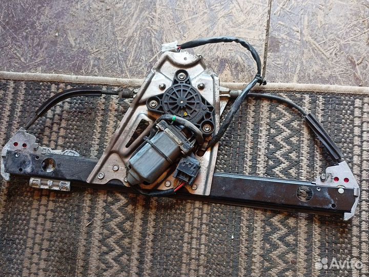 Стеклоподъемник задний правый Mercedes-Benz S W220