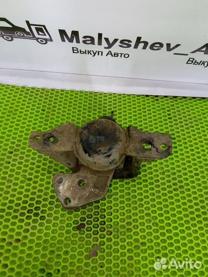 Правая подушка двигателя Geely mk