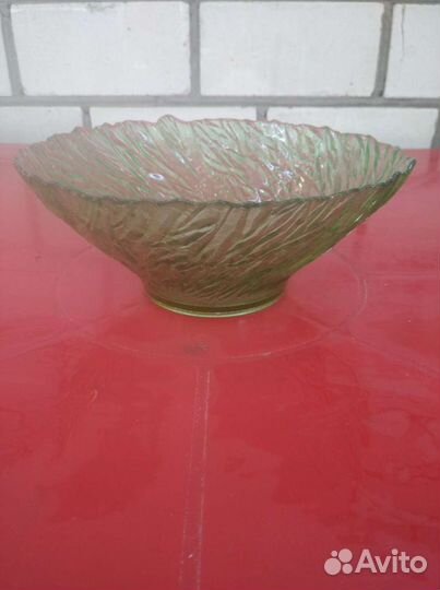 Конфетница,графин салатники, кофейники