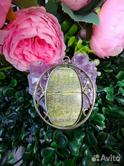 Кулон с офиокальцитом