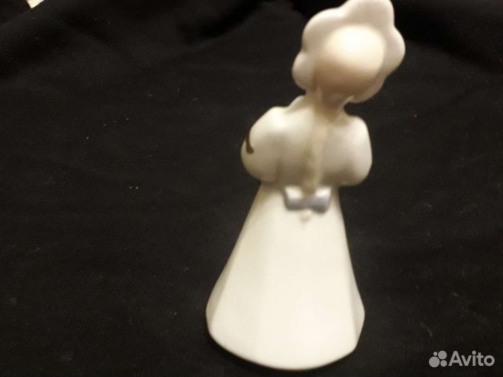 Девочка С голубем фарфоровая статуэтка