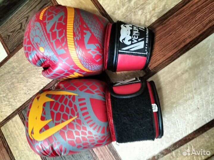 Боксерские перчатки
