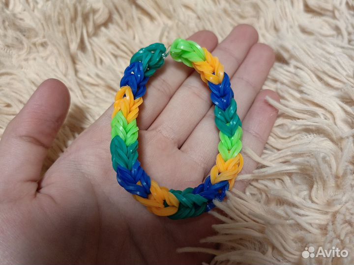 Браслет из резинок