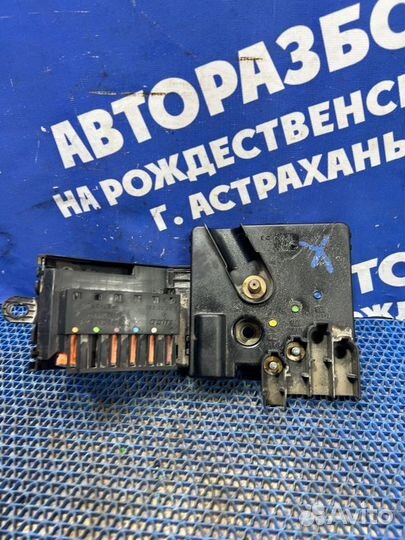 Блок предохранителей Mercedes-Benz W211 седан 2006