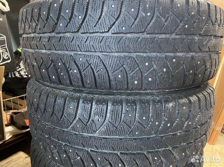 Bridgestone Ice Cruiser 7000 215/60 R17
