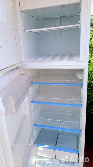 Холодильник 2х камерный 