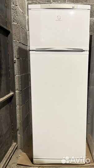 Холодильник indesit