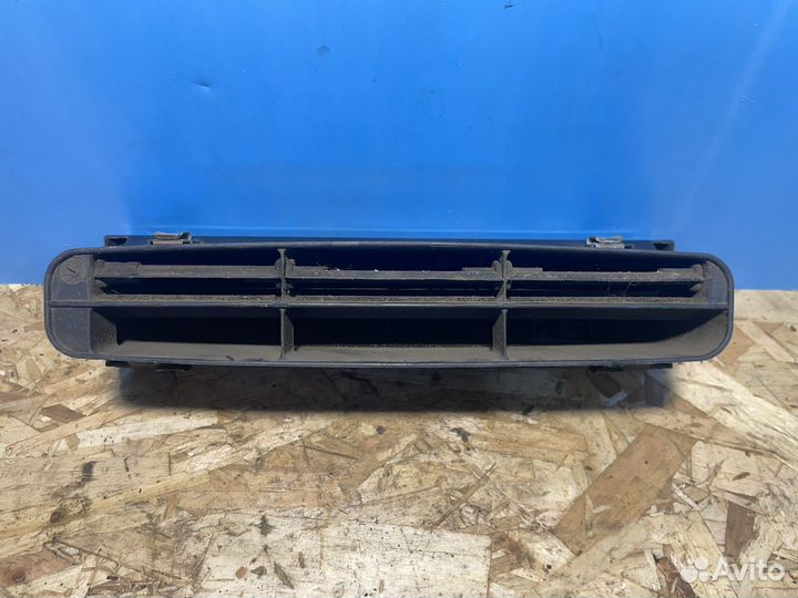 Дефлектор воздуховода центральный audi 100c4