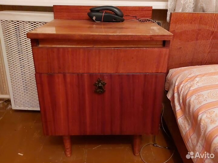 Тумба прикроватная