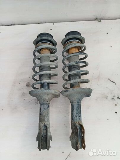 Амортизаторы передные на Фольксваген гольф 2 мк2