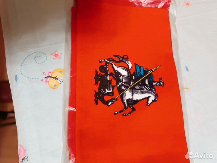 Маленькие флажки Россия и Москва