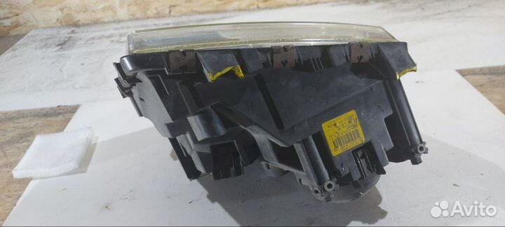 Фара ксеноновая передняя правая Land Rover 2002