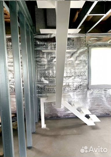 Лестница с забежными ступенями под ключ