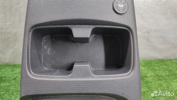 Консоль центральная (без подлокотника) Suzuki SX4