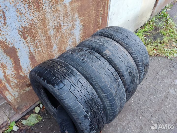 Bridgestone Dueler H/T 687 225/70 R16