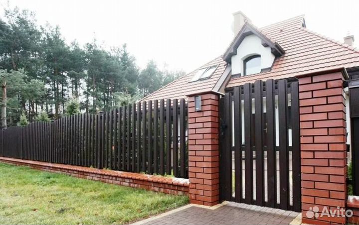 Забор из евроштакетника профессионально качественн