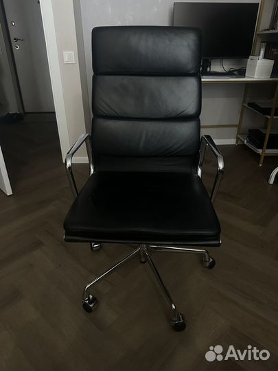 Кожаный стул