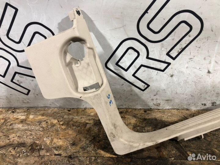 Накладка порога передняя правая Volkswagen Touareg