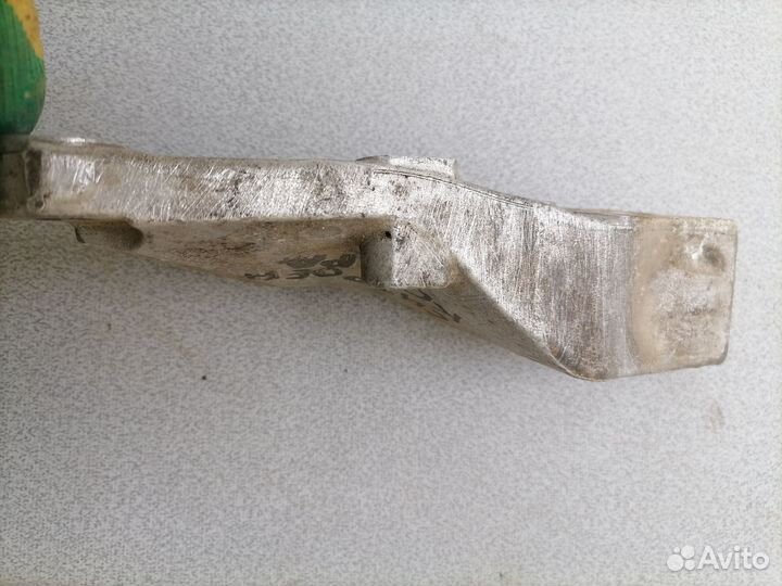 Кронштейн двигателя Citroen Xsara 2000-2005