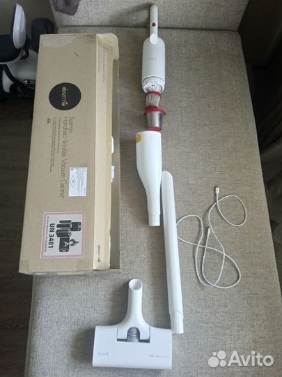 Беспроводной вертикальный пылесос Deerma VC01