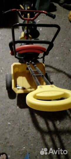 Детский велосипед с ручкой