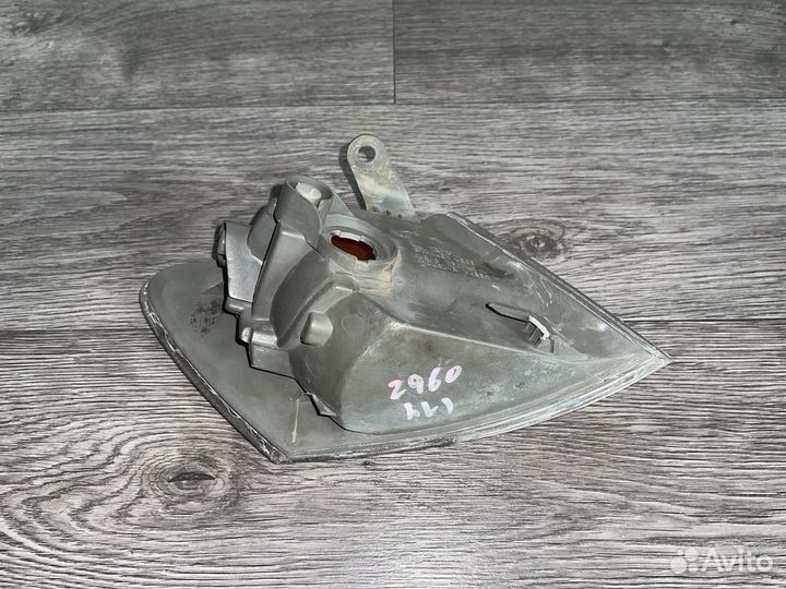 Поворотник левый Toyota Corolla Levin AE110 AE111