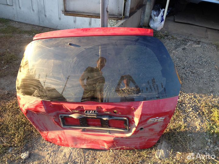 Крышка багажника от Honda Fit