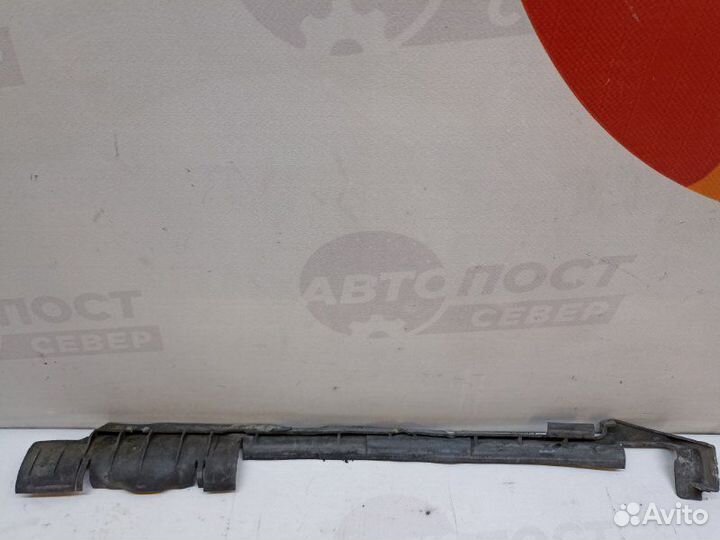 Уплотнитель правый Volkswagen Touareg 7L AXQ 2006