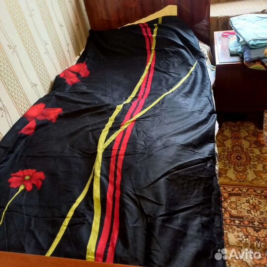 Пододияльник на 2хспальную. Кроать