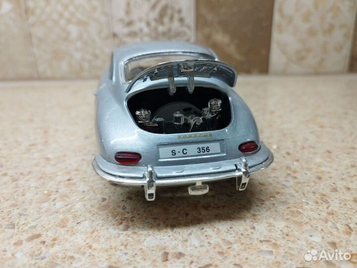 Модели автомобилей 1 24 Bburago Porsche 356B