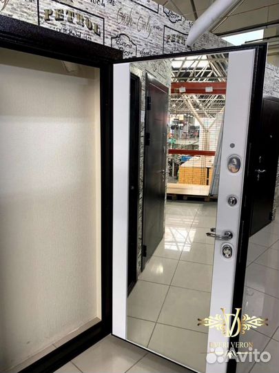 Дверь входная Макси зеркало