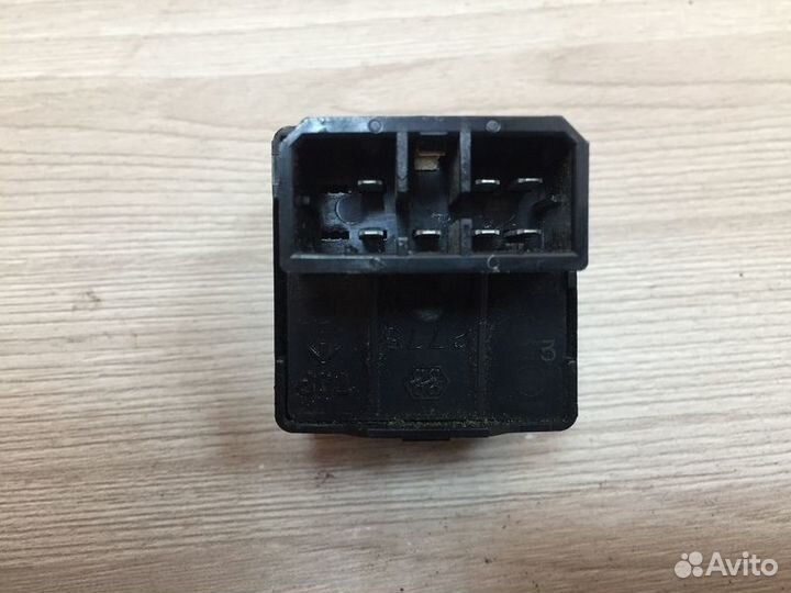 Блок управления зеркалами Mitsubishi Colt CJ с1995