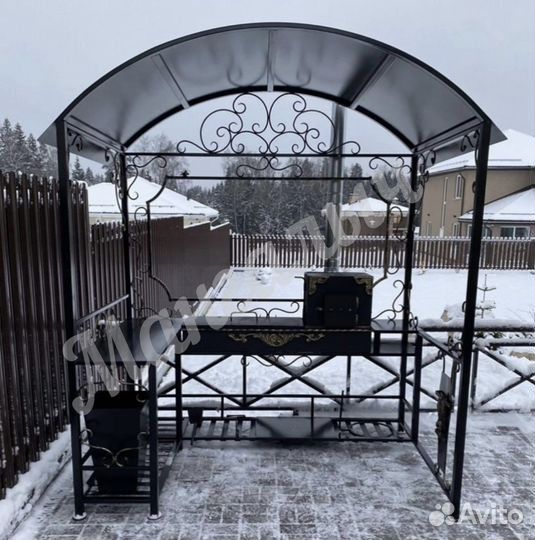 Мангал с крышей