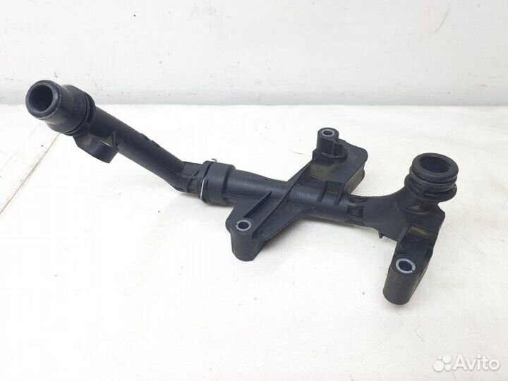 Патрубок системы охлаждения Mercedes-Benz E C207