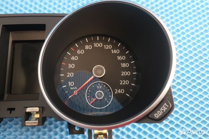 Панель приборов VW Golf 6